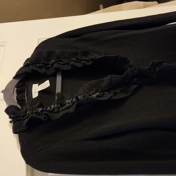 Two Women Knit Cardigans - Picture 5 of 16